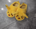 詩(shī)迦努新品兒童皮卡丘拖鞋冬季室內保暖防滑毛絨親子款男女寶寶鞋 黃色_皮卡丘 21.5 內長(cháng)cm_3435碼建議7-8歲 曬單實(shí)拍圖