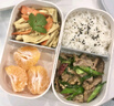 CAMUZ雙層便當盒 上班族便攜飯盒 可微波爐加熱 日式減脂沙拉餐盒分隔 白色飯盒+筷勺+白色元寶包 1200ml 曬單實拍圖