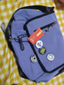 小憨象 斜挎包男日系潮牌單肩包學(xué)生大容量ins百搭背包女休閑工裝郵差包 藍色【掛件+3個(gè)徽章】 曬單實(shí)拍圖