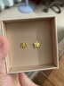 六福珠寶足金櫻花黃金耳釘耳飾送禮計價B01TBGE0012 2.00克(含工費226元) 配硅膠耳堵 曬單實拍圖