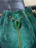 絲芙倫高級質(zhì)感真皮蛇紋水桶包洋氣2026秋冬新款純牛皮手提斜挎休閑女包 蛇紋綠色 4D469868BD 曬單實(shí)拍圖