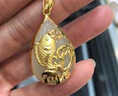 平芳閣 黃金鯉魚(yú)吊墜 年年有魚(yú)掛件女款999足金如魚(yú)得水玉墜和田玉石  白玉 約1.2克16*28mm  曬單實(shí)拍圖