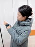 俞兆林羽絨服女中長款中老年韓版寬松加厚媽媽保暖外套冬 灰綠 4XL [建議135-145斤] 曬單實拍圖