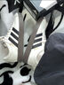 adidas「T頭鞋」VL COURT復古休閑板鞋德訓鞋男女阿迪達斯輕運動(dòng) 漢玉白/黑色/樹(shù)脂黃   42 曬單實(shí)拍圖
