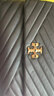 湯麗柏琦（Tory Burch）KIRA中號羊皮單肩斜挎包 湯麗柏琦女士鏈條手提包 時(shí)尚大牌女包 黑色（金扣）90446 001 尺寸：長(cháng)29.5*寬8*18.5cm 曬單實(shí)拍圖
