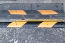 【現貨速發(fā)】公路減速帶道路緩沖帶橡膠家用門(mén)口馬路減震帶路面鑄鋼路障減速壟 橡膠人字形7CM厚+螺絲 曬單實(shí)拍圖