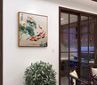 良木新中式餐廳裝飾畫(huà)入戶(hù)玄關(guān)正方形水墨畫(huà)荷花九魚(yú)圖掛畫(huà)中國風(fēng)墻畫(huà) A-九魚(yú)圖 100*100 棕木框  布藝畫(huà) 曬單實(shí)拍圖