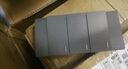 正泰（CHNT） 開(kāi)關(guān)插座面板118型墻壁電源插座 NEW5C模塊 深灰色 三開(kāi)單控（寬72mm）模塊 曬單實(shí)拍圖