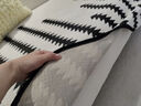 金檸檬2025新款款輕奢高級感不規則防滑皮沙發(fā)專(zhuān)用坐墊異形勾邊紗沙發(fā)墊 簡(jiǎn)億異形勾邊紗墊-黑白 90*210cm 曬單實(shí)拍圖
