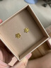 六福珠寶足金櫻花黃金耳釘耳飾送禮計價B01TBGE0012 2.00克(含工費226元) 配硅膠耳堵 曬單實拍圖