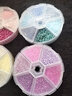 【薈幽蘭】2mm盒裝珠子米珠 手工diy制作水晶多色發(fā)簪發(fā)飾手鏈耳飾材料配件圣誕節禮物 粉色系 1套 曬單實(shí)拍圖