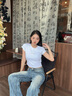 Calvin KleinJeans春夏女士簡(jiǎn)約字母時(shí)尚ck辣妹重磅微彈正肩短袖T恤J221171 YAF-月光白 S 曬單實(shí)拍圖