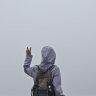 迪卡侬（DECATHLON）户外冲锋衣女款春秋登山服防风防水夹克风衣运动外套MH150 香芋紫 M 实拍图