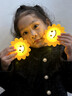 燈仙子幼兒表演舞臺手腕裝飾道具玩具燈向日葵手持燈發(fā)光手拿星星太陽(yáng)花 10cm黃殼黃光太陽(yáng)花燈加手腕帶 標準【量大聯(lián)系客服】 曬單實(shí)拍圖