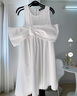 MO&Co.蝴蝶結不規則壓褶背心氣質(zhì)連衣裙娃娃裙顯瘦高端摩安珂 本白色 L 170 曬單實(shí)拍圖