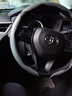 麒創(chuàng  )車(chē)品行適用于豐田凱美瑞卡羅拉銳放RAV4榮放亞洲龍塞納碳纖維紋方向盤(pán)套 碳纖紋【鈦銀色】三片裝 曬單實(shí)拍圖