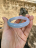 安道子遠(yuǎn)山黛玉髓手鐲女白瑪瑙圓條半山水玉鐲藍(lán)水綠復(fù)古宮廷水晶鐲附證 收藏條寬10mm圓條55-56mm 曬單實(shí)拍圖