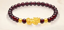 中國(guó)黃金（CHINA GOLD）黃金石榴石貔貅手鏈足金招財(cái)轉(zhuǎn)運(yùn)珠手串手飾節(jié)日生日禮物送女友 6mm石榴石【1貔貅+2金珠】約0.6-0.7g 曬單實(shí)拍圖
