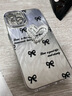 圣圖朗羽紗閃粉鏡珍珠愛(ài)心適用iPhone15promax蘋(píng)果14手機殼蝴蝶結女11閃粉鏡頭膜12新款硅膠13防摔保護套 閃粉鏡羽紗殼-滿(mǎn)屏蝴蝶結+珍珠愛(ài)心 iPhone 13 曬單實(shí)拍圖