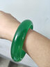 澤心雅玉 玉髓手鐲白月光瑪瑙玉髓綠鐲子少女清新綠色 內徑58-59（適合105斤-120斤） 曬單實(shí)拍圖