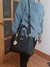 袋鼠【人氣旗艦】女包繡線(xiàn)格子手提包中年媽媽包大容量高級感單肩斜跨 黑色 曬單實(shí)拍圖