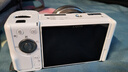 索尼（SONY）ZV-E10 微單數碼相機 zve10學(xué)生相機家用旅游拍照攝影 小巧便攜三級美膚自拍 Vlog直播4K視頻 白色 ZV-E10K套機+55-210 雙鏡頭長(cháng)焦套裝 高端套餐三（256G卡雙電雙充送Vlog實(shí)用禮包） 曬單實(shí)拍圖
