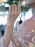 中國(guó)黃金（CHINA GOLD）黃金手鏈女足金蓮花手鏈和田玉轉(zhuǎn)運(yùn)珠編織手繩七夕情人節(jié)生日禮物 足金蓮花手繩 約0.5g【品牌禮盒】 曬單實(shí)拍圖