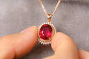 伊彩禮物珠寶 18K金鴿血紅碧璽項鏈吊墜 鑲嵌鉆石掛墜女神節禮物 5.6克拉 /Rubellite/火彩5A/吊墜 【聯(lián)系客服定制】 曬單實(shí)拍圖
