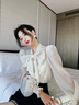 DPLAY2025秋季氣質(zhì)通勤白色上衣長袖蝴蝶結(jié)襯衫襯衣上衣女 奶杏色襯衫-現(xiàn)貨 S 曬單實拍圖