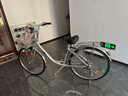 松日SONGRI出口日本自行車(chē)鋁合金獨彎梁輕便車(chē)內三速城市上班通勤車(chē) 金屬銀 3速/內三速 摩電燈 26英寸 曬單實(shí)拍圖