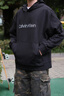 Calvin KleinJeans春秋男士經(jīng)典刺繡字母ck休閑純棉寬松連帽衛(wèi)衣40HM231 BAE-太空黑 M （建議130-150斤） 曬單實(shí)拍圖
