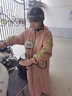 沃之沃 電動(dòng)車(chē)擋風(fēng)被加絨加厚全身冬季連體連帽防水防風(fēng)衣電瓶車(chē)騎車(chē)擋 加厚加絨-中厚款-（90-120斤）-中碼-米灰 連體款 曬單實(shí)拍圖