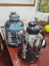 天喜（TIANXI）水杯大容量男款健身運(yùn)動(dòng)水壺女生噸桶杯大肚杯子耐高溫防摔頓頓桶 運(yùn)動(dòng)黑1.8L+吸管+提繩 曬單實(shí)拍圖