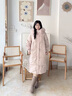 皮爾卡丹（pierre cardin）2025新款過(guò)膝新國標羽絨服女中長(cháng)款冬大毛領(lǐng)寬松加厚白鴨絨外套 麥芽糖粉 無(wú)毛領(lǐng) S 曬單實(shí)拍圖