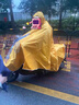 沃之沃 電動(dòng)車(chē)雨衣雙人雨披前置親子母子款摩托電瓶車(chē)騎行長(cháng)款身防暴雨 (5XL)母子后置款-黃色 默認 曬單實(shí)拍圖
