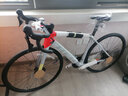 崔克（TREK）公路車(chē) EMONDA SL 4 碳纖維油壓碟剎輕量爬坡競(jìng)賽級(jí)公路自行車(chē) 銀色/放射紅 直郵到家 52CM（建議身高166-172CM） 22速 曬單實(shí)拍圖