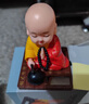 和尚敲木魚擺件網(wǎng)紅汽車搖頭公仔太陽能自動擺件小和尚點頭敲木魚擺件車內(nèi)飾品客廳裝飾品 充電款有音樂【不配數(shù)據(jù)線】 曬單實拍圖