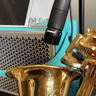 SHURE【SHURE全新正品】 SM57 專(zhuān)業(yè)樂(lè )器演出有線(xiàn)動(dòng)圈麥克風(fēng) 打擊樂(lè )小號薩克斯原聲樂(lè )器吉他音箱擴音話(huà)筒 SM57+桌面支架+5米6.35線(xiàn)材+海綿套 曬單實(shí)拍圖