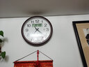 北極星新中式電波鐘萬(wàn)年歷掛鐘客廳掛表家用簡(jiǎn)約自動(dòng)對時(shí)創(chuàng  )意時(shí)鐘表掛墻 旗艦木紋電波鐘(直徑38cm) 曬單實(shí)拍圖