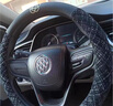 卡客（Karcle）汽車(chē)方向盤(pán)套山茶花四季通用防滑吸汗高級感女神把套小香風(fēng)棉麻 經(jīng)典黑-中號圓型 曬單實(shí)拍圖