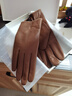 瑪麗亞·古琦（MARJA KURKI）純色綿羊皮手套女保暖 冬季真皮手套可觸屏 時(shí)尚簡(jiǎn)約針織內襯 軟糖色 M 曬單實(shí)拍圖