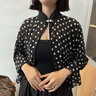 JIASHENGXI 防曬小披肩春夏季新款時(shí)尚百搭短款雪紡防曬衣薄款騎車(chē)遮陽(yáng)斗篷開(kāi)衫 黑波點(diǎn) 有袖 均碼 曬單實(shí)拍圖