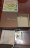 周生生十字架紅藍寶石貝母耳釘 18K金V&A館藏浪漫耳飾  94252E定價 曬單實拍圖