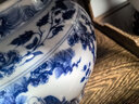 景德鎮(zhèn)陶瓷器仿元青花鬼谷子下山罐工藝品客廳擺件家居酒柜玄關(guān)書(shū)房博古架辦公室茶室裝飾品瓷瓶藝術(shù)品擺設(shè) 高白仿元青花鬼谷子下山圖罐（配旋轉(zhuǎn)底座+證書(shū)） 曬單實(shí)拍圖