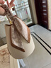 伊梵絡(luò )輕奢手提小包包女秋冬2025新款質(zhì)感小眾單肩斜挎包時(shí)尚百搭水桶包 茶白色 曬單實(shí)拍圖