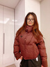 鴨鴨（YAYA）時(shí)尚百搭條紋短款羽絨服女2024年冬季新款防風(fēng)高領(lǐng)保暖外套潮XH 棗紅色 M 曬單實(shí)拍圖