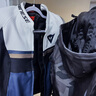 DAINESE/丹尼斯 RAPIDA 摩托車女士騎行服防摔透氣修身機(jī)車皮衣夾克 49G/黑-白-藏青-鉑金 42 曬單實(shí)拍圖