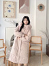 皮爾卡丹（pierre cardin）2025新款過(guò)膝新國標羽絨服女中長(cháng)款冬大毛領(lǐng)寬松加厚白鴨絨外套 麥芽糖粉 無(wú)毛領(lǐng) S 曬單實(shí)拍圖