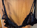 遐（HSIA）【點(diǎn)彩】法式內衣薄款雙肩帶蕾絲大胸顯小文胸女 黑色 75E 曬單實(shí)拍圖