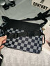 木丁丁 酷颯INS質(zhì)感灰黑棋盤(pán)格百搭日系斜挎包男女單肩帆布袋書(shū)包 日系棋盤(pán)格斜挎包【深灰黑】 曬單實(shí)拍圖